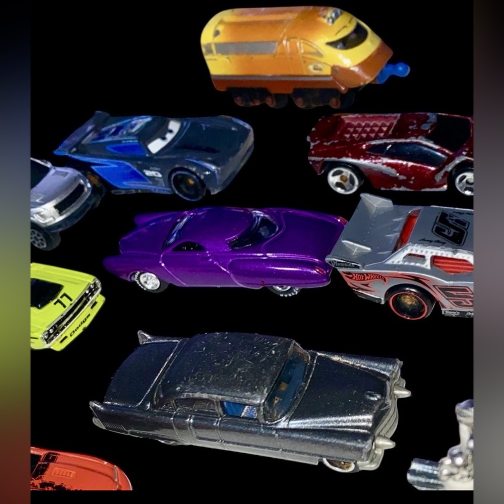33 Hot Wheels vintage collection lot diecast vehicle hotwheels w/ 2 dividers - Picture 9 of 16